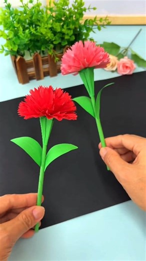 Simple and beautiful carnation handmade flowers, make a few and give them to your loved ones 😍💕💐🌼🎁 #handmade #handicrafts #crafts #papercraft #papercrafting | Art, Crafts and Journals