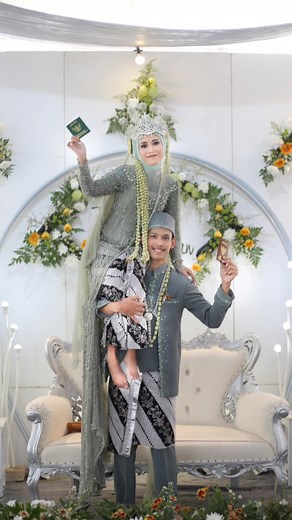 Trend Di Gendong Di Pundak - Foto Pernikahan Sederhana