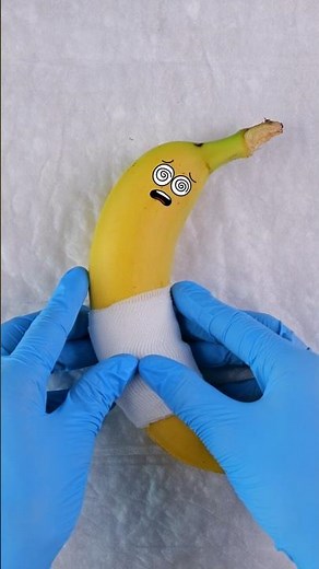 Fruit surgery 101 on this banana🍌 #foodsurgery #metdaan #shorts