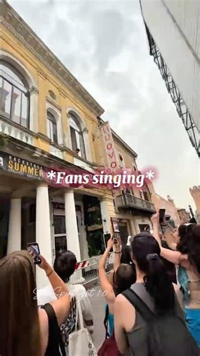 Benson Boone Sang With Fans From His Hotel Window in Italy 🇮🇹✨ #bensonboone #shorts
