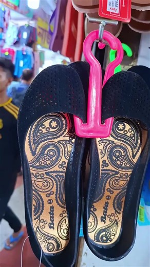 বিখ্যাত জুতার ইতিহাস ও ব্যবহারকারীরা