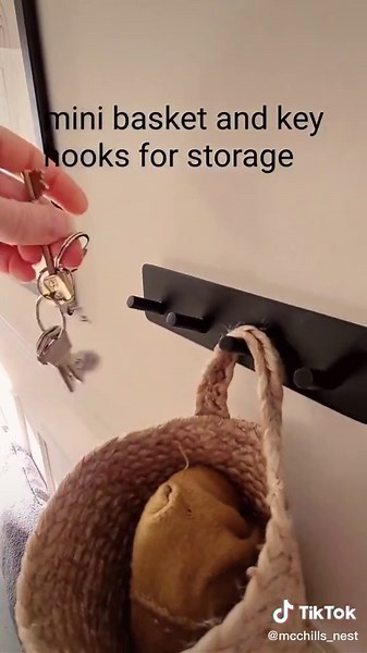 Maximizing Space: 4 Tips for Decorating a Narrow Hallway