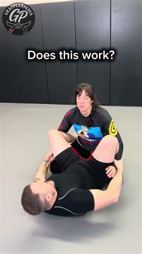 Inverted (?) triangle choke from guard. Can’t make it click. #jiujitsu #grapplerpedia #grappling