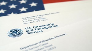 ¿Problemas para comunicarte con USCIS? Te explicamos cómo funciona su Centro de Contacto