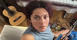 “Je resterai comme ça” : agressée en plein concert, la chanteuse Rebecca (Lulu Van Trapp) prend une décision radicale pour clore son show