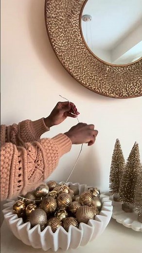 How to Make a Beautiful Christmas Ornament Wreath