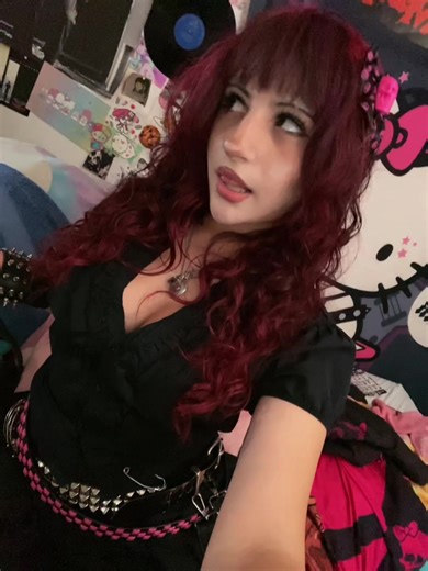 Avril Inspired Alternative Hair and Makeup Tips