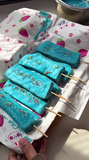 Bikin Es Kulkul Roti Vanilla Blue yang Segar