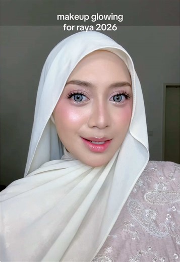i think this glowing glass skin makeup look akan trending this year so better korang save video ni cepat2!