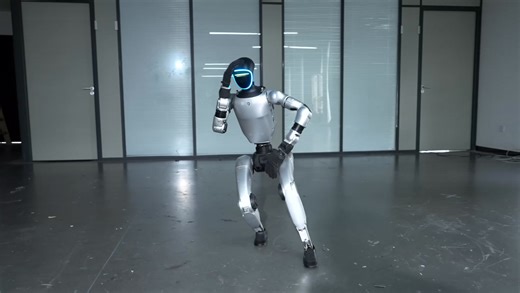 Anti-gravity mode? In an official demonstration, the #Unitree G1 showcased its impressive agility and mobility control. Withstanding forceful impacts from multiple fronts, the robot can quickly regain its balance and stand upright. 📷: Unitree | Bridging News