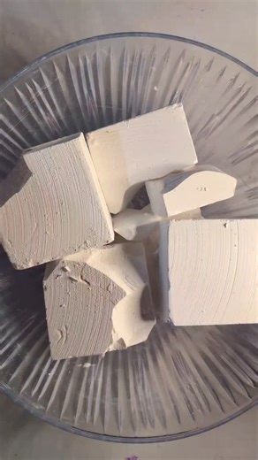 A Powdery Mess on Instagram: "Cornstarch paste and gym chalk 🧡"