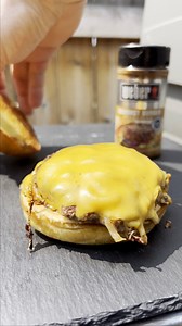 Nothing says summer like a sizzling hot grilled smash burger fresh off the grill 🤤 Savor the taste of the season with this quick & easy recipe: https://fal.cn/3AfmD | Weber Sauces & Seasonings