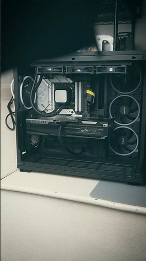 MSI’s Best GPU Design? RTX 5080 Vanguard