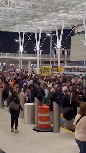 Officials at George Bush Intercontinental Airport in Houston are telling passengers that TSA checkpoint lines could stretch three hours due to staffing shortages from the ongoing government shutdown. CNN's Pete Muntean reports. #CNN #News #BBCNews #fyp #foryou #foryoupage | Bcb New