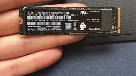 西部数据（WD）固态硬盘，高速读写，适合游戏加载与视频剪辑，提升电脑响应速度，日常使用更流畅。
