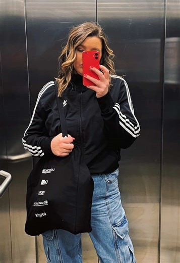 ᴋᴇʀʀʏ ᴡᴏʟꜱᴛᴇɴʜᴏʟᴍᴇ on TikTok