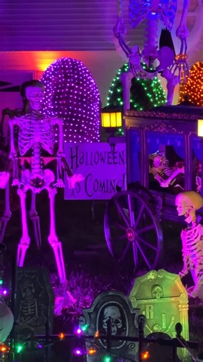 👻 Halloween is creeping up fast! Whats been your favorite decorated house? 🎃 👉 See them all — link in bio for our full list! | Hey Stamford