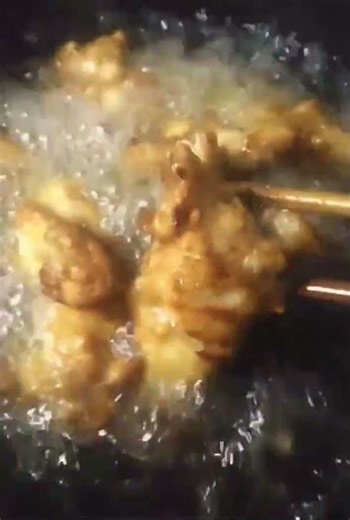 鶏手羽元のから揚げ。柔らか仕上げ。自家製しか私は殆ど食べれないので、嬉しいです。イイネお願いします
