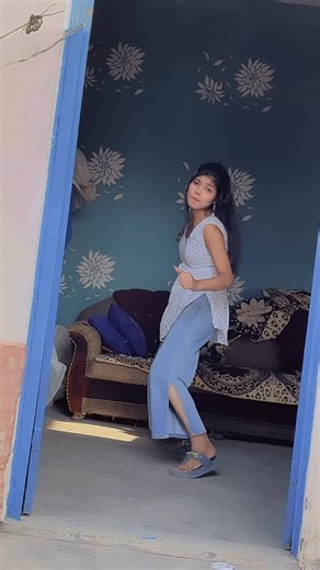 Nicky 7217 on Instagram: "#nicky dance tranding song 🎵 👌👌………. 🤫……… ….. ………. ………. ………."