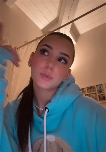 Video di lavi (@laviniacaponi) con suono originale - sconnesso