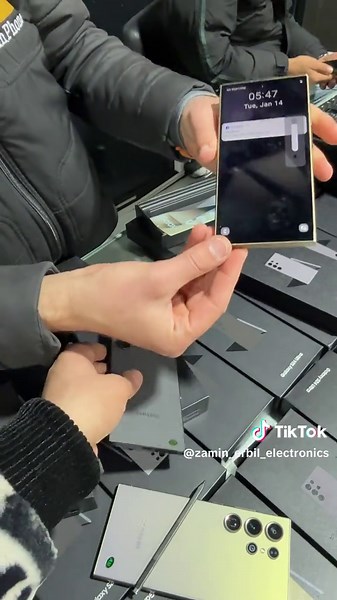 Unboxing the Samsung Galaxy S21 Ultra Smartphones