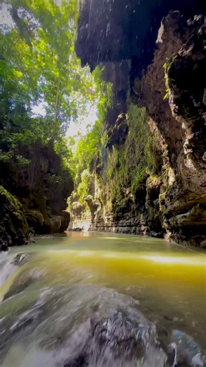Green Canyon Pangandaran Jawa Barat, wisata alam dengan air jernih seperti negeri dongeng #pangandaran #greencanyon #rafting #healing #fyp