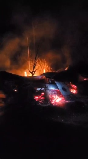 PGTV has confirmed reports of a tragic fire that occurred last night in the village of San Antonio. The blaze completely destroyed a wooden structure, and after the flames were extinguished, the body of a 90-year-old woman was discovered among the remains. Police and fire investigators were on the scene and have launched an investigation to determine the cause of the fire. | PGTV