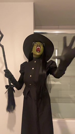 Rickey Smiley in a Dress - Pum Pum Green 💚