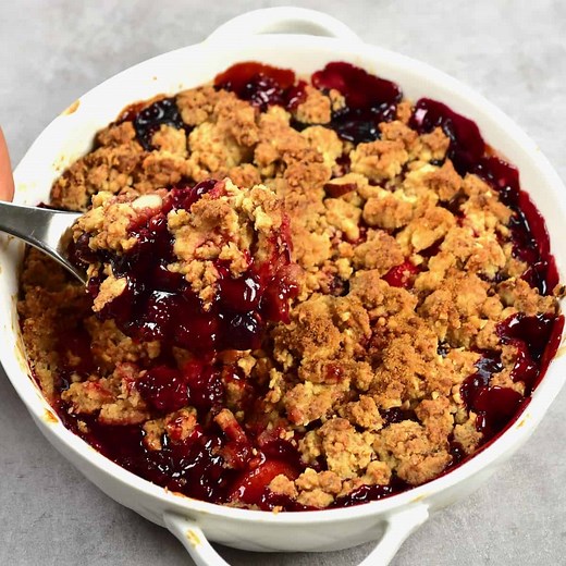 Mixed Berry Crumble (With Streusel Topping)