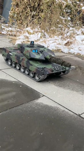 RC Tank Leopard 2A6 pro test run witt sound, smoke, shoot plastic bullets #rctank #military #tank