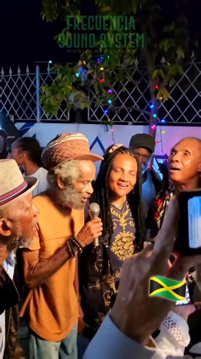 155K views · 4.9K reactions | La última presentación de MAX ROMEO cantando con sus amigos Max Romeo & Friends 輸 "War Ina Babylon" #frecuenciasoundsystem #musicaycultura #reggae #music | Frecuencia Sound System | Facebook