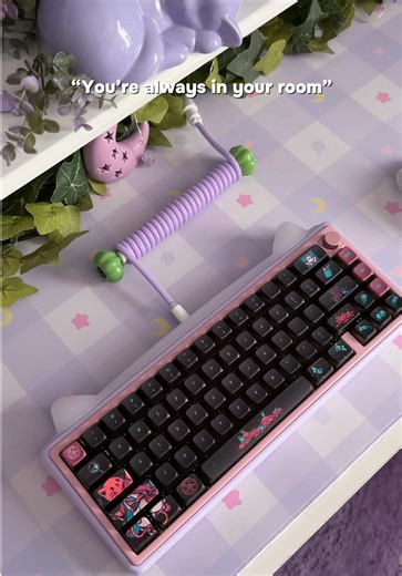 That’s the way I like it 🙂‍↕️💜 • • • #setup #gamergirl #desksetup #purplesetup #gamingdesk