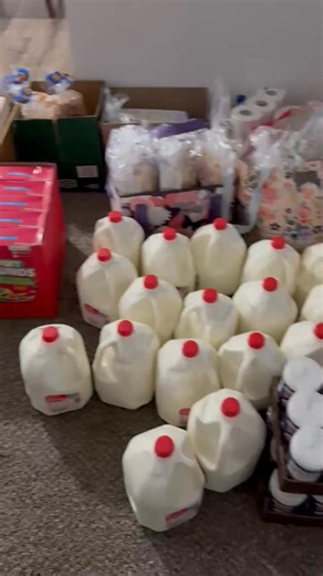 Llegó la leche 🥛 y los huevos 🥚 Muchas gracias a nuestra amiga Martha Hernández de Integra insurance brokers por su apoyo a nuestra comunidad, Dios la bendiga.. | Tzica de corazón