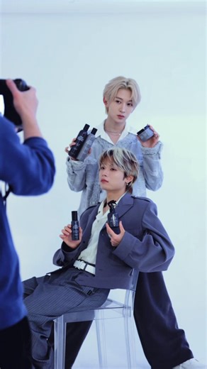 .「Let your senses bloom. – 五感を咲かせて-」花々の香りが、眠っていた感覚を呼び覚ますjohn mastersorganicsは春に芽吹く花々のように美しさを開花させるボディ＆ヘアケアを展開しますキャンペーンのアンバサダーとして新時代のアイコンともいわれ多彩な花を咲かせるMAZZEL（ @mazzel_official ）のNAOYAさんとTAKUTOさんが登場公式オンラインストアでは、4月2日より新たなコンテンツが公開されました4月16日発売の新プレミアムダメージヘアケアライン「ボンドレイヤー」をNAOYAさんとTAKUTOさんが体感！おすすめの使い方も教えてくれましたおすすめアイテムの詳細は公式オンラインストア特設ページをご参照ください#johnmastersorganics#ジョンマスターオーガニック#MAZZEL #NAOYA #TAKUTO #ヘアケア #ダメージケア #ボンドレイヤー