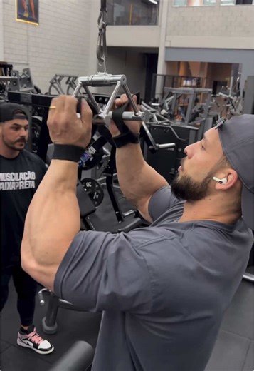 #ramondinopro#classicphysique#bodybuilding#musculacaofaixapreta