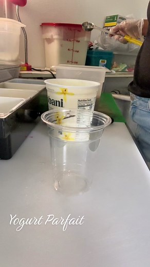 Delicious Yogurt Parfait Recipe with Fresh Fruits and Nuts