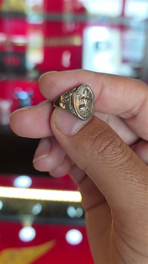 แหวนหลวงพ่อกวยปี 21