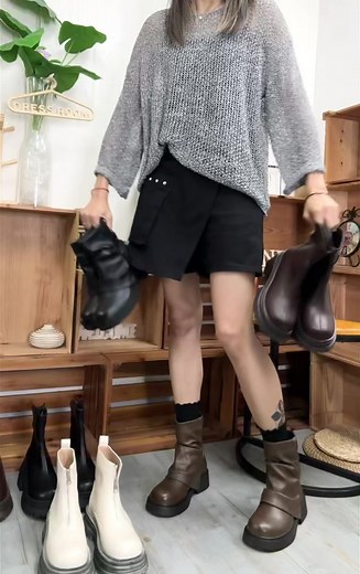 🎬 錄影 video 記得開聲 📣📣 必睇～ 秋冬新款精選boots 牛皮款 👍🏻👍🏻 現貨一批 📦📦 早 鳥 優 惠 價 ✨✨ 再享秋冬加碼優惠～ 扣減後$249 / $259 💢💢 🛒 https://www.fifty-fifty5050.com/categories/fifty-fifty-鞋款 🍁 秋 冬 加 碼 優 惠 🍁 ⋯⋯⋯全 店 貨 品⋯⋯⋯ 🛒 消費滿$200 即減$20 🛒 消費滿$400 即減$40 🛒 消費滿$600 即減$60 ＊如此類推．加單優惠一樣 ＊購物車尾部會顯示扣減優惠 ⚠️ 如回應內沒有顯示任何網址 👉🏻 靠側請按 [ 最相關 v ] 內更改為 [ 從新到舊 ] 👉🏻 便可看到所有連結網址 🌐🌐 🌐 網站：www.fifty-fifty5050.com 📩 FB inbox：m.me/fiftyfifty5050fashion 📱 WhatsApp：wa.me/85256311719 🔹 Signal : 56311719 | fifty-fifty fashion & clothing