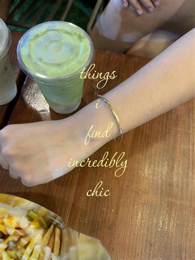Gold bangle bracelet ideas — chic gold bangles for her