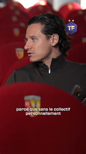 "Sans le collectif, on n'arrive pas à briller." ✨ Florian Thauvin, élu meilleur joueur UNFP du mois de novembre, dédie son trophée à ses coéquipiers du RC Lens. 🔴🟡 Retrouvez son interview avec Yassin Nfaoui ce dimanche à 11h sur TF1 et TF1 . | Téléfoot