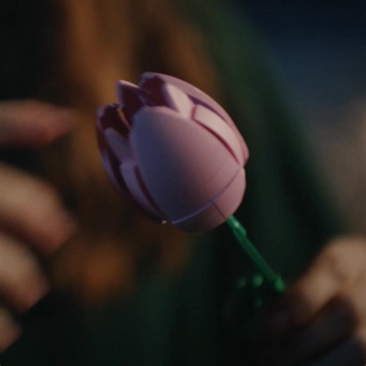 This Valentine’s, give a gift with a built-in date night and share the day with a special someone 💘 | LEGO