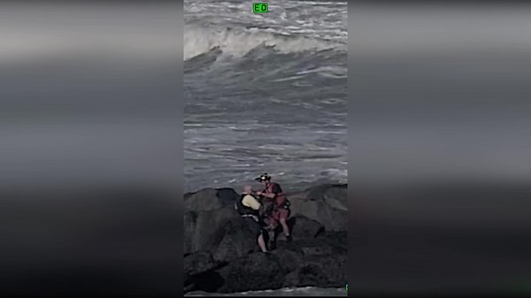 US: Coast Guard Airlifts Stranded Mariner From St. Lucie Inlet Jetty