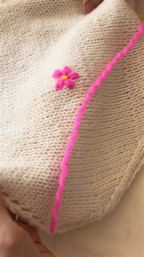 How to embroider flowers on your triangle scarf - knitting pattern for our Europa Neckerchief is on loopymango.com #loopymango #daisystitch #howtoembroider #trianglescarf #learntoknit | Loopy Mango
