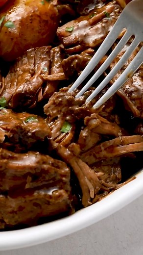 22K views · 344 reactions | This easy oven Pot Roast recipe makes a truly delicious dinner idea, perfect for a family meal or holiday dinner! With juicy roast beef seasoned in a homemade spice rub, it’s cooked with potatoes and carrots until tender in a flavorful gravy made from scratch – it’s the perfect pot roast! | The Recipe Rebel | Facebook