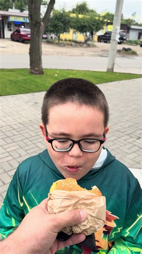 Nom Nom Burger from PETTER. Dnipro. 0689078686 #petter #burger #nomnom #challenge #nomnom