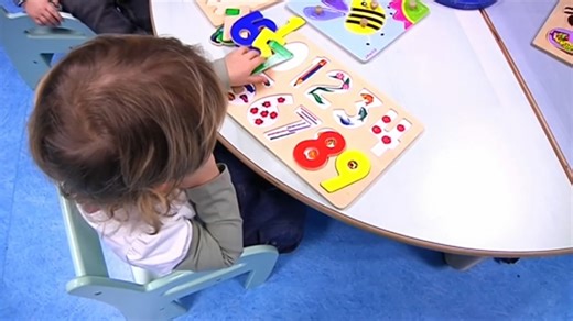 Les agents spécialisés des écoles maternelles (ATSEM): un métier essentiel, mal reconnu et peu attractif