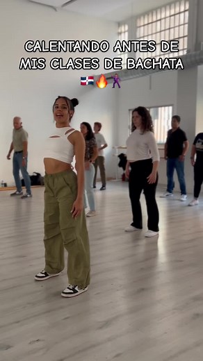 CALENTANDO AL RITMO DE LA CANCIÓN DEL MOMENTO 🔥🇩🇴 Vagabundo - Sebastian Yatra, Manuel Turizo & Beele 💕✨🎶 . #bachatatradicional #bachatadominicana #bachata #bachataworkshop #bachatafootwork #merengue #reggaeton #vagabundo #warmup #calentamiento #bachataclasses #merenguedance #bachatadance #carolinarosa
