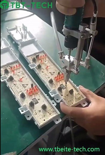 Handheld screw fastening machine with auto screw feeding system