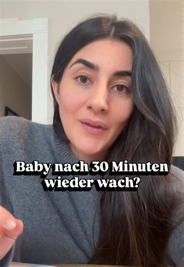 Was kannst du tun? \t1.\tTiming checken: Ist dein Baby übermüdet oder noch nicht richtig müde? Beides macht kurze Nickerchen. \t2.\tÜbergang begleiten: Wenn du merkst, es wird nach 25–30 Minuten unruhig: Hand auf den Bauch, leise shh, sanft halten – bevor es richtig wach ist. \t3.\tEinschlafbedingungen stabiler machen: Schrittweise weniger „Action“ beim Einschlafen, damit Weiterschlafen leichter wird. #babyschlaf #foryoupage❤️❤️ #schlafcoaching #mamatipps #mamaalltag