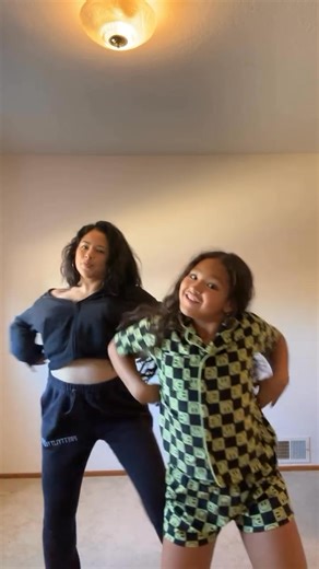 She keeps me young 🫶🏼♥️😘 | Jasmine V